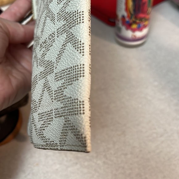 Michael Kors Wrislet - Picture 6 of 9